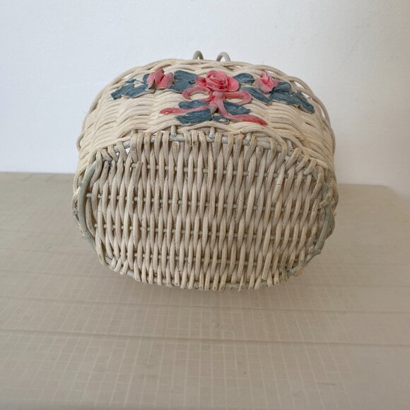 Bathroom Wicker Basket With Handle & 3-D Rose Design - Picture 3 of 7